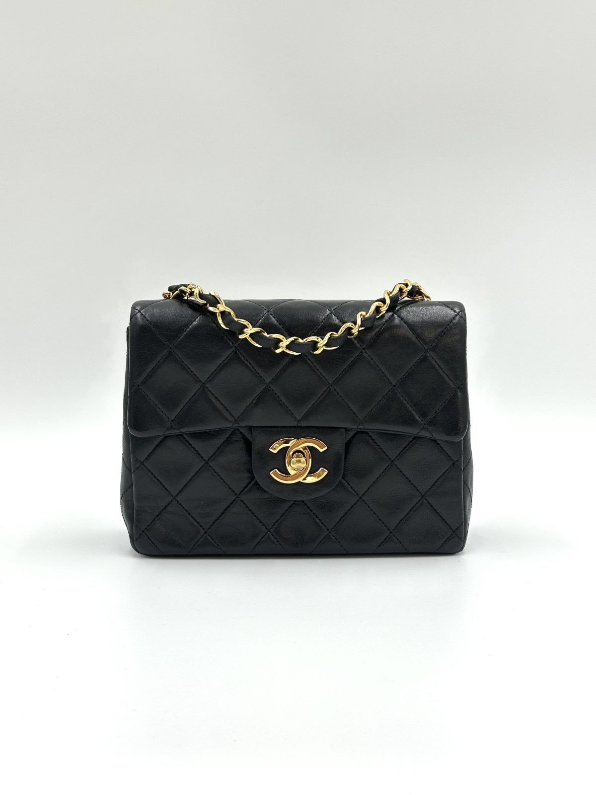 Chanel Mini 17