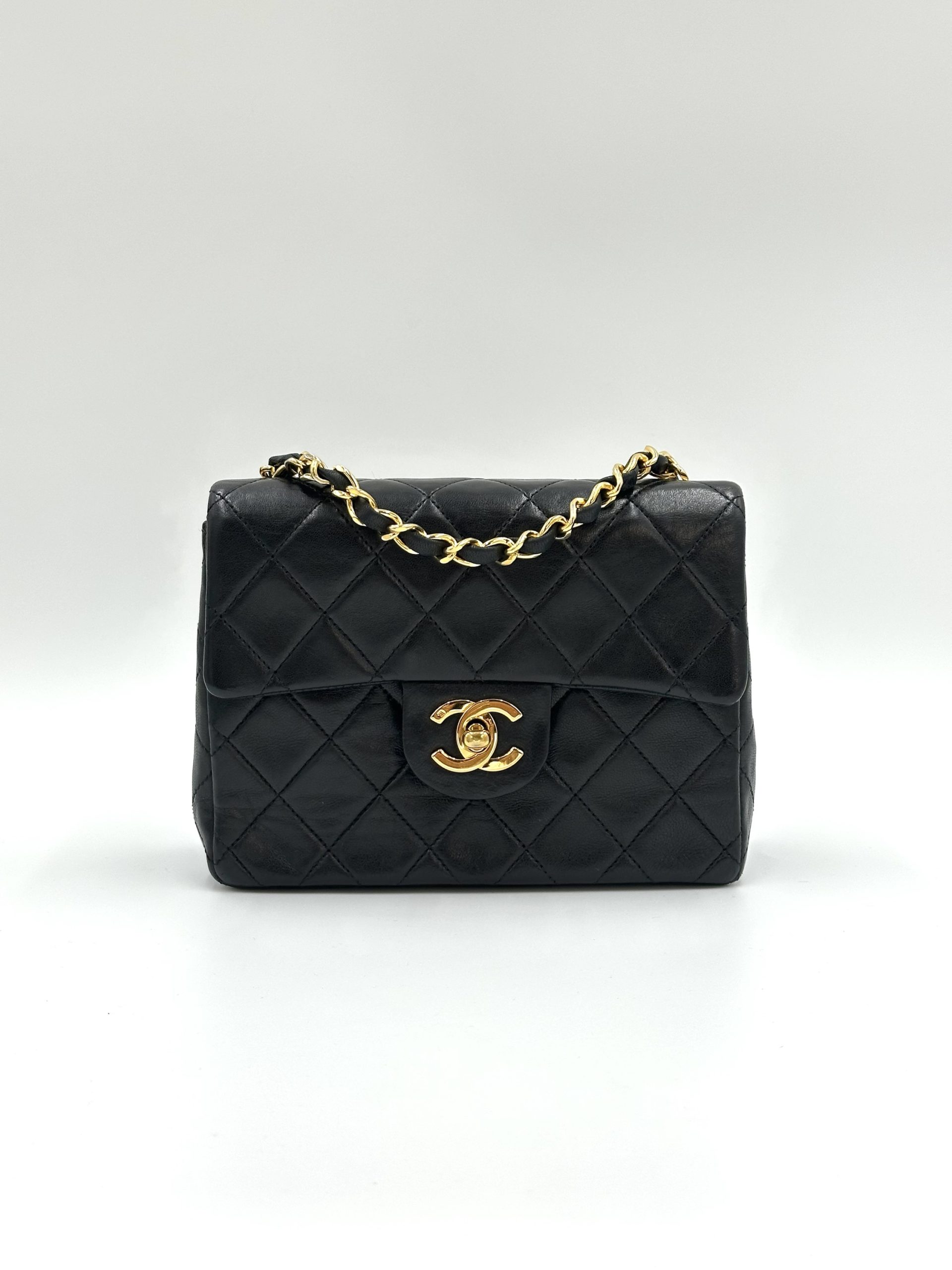 Chanel Mini 17